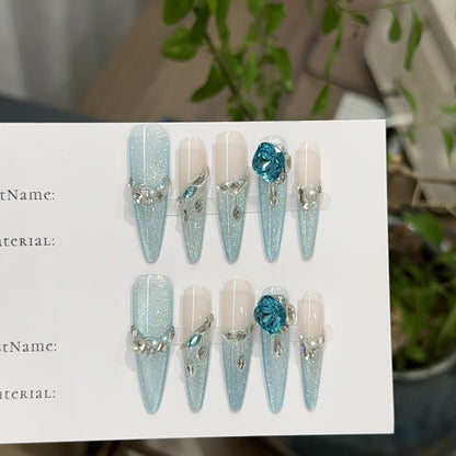 Glamourös Press-On Nagelkunstset mit Strassakzenten