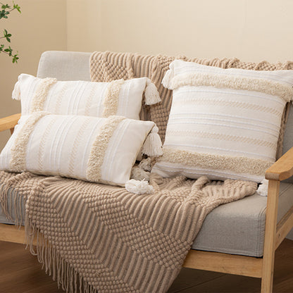 Quadratischer Boho-Kissenbezug mit handgewebter Struktur, Chenille‑Bordüren und Eckquasten Brehn
