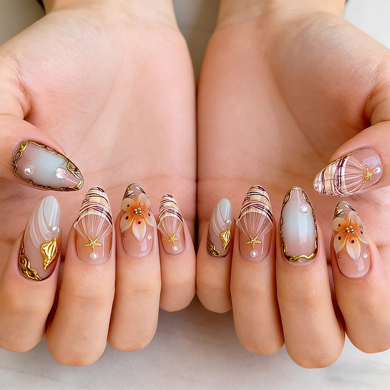 Kunstnagelset mit filigranen Blüten- und Glitzerverzierungen Brehn