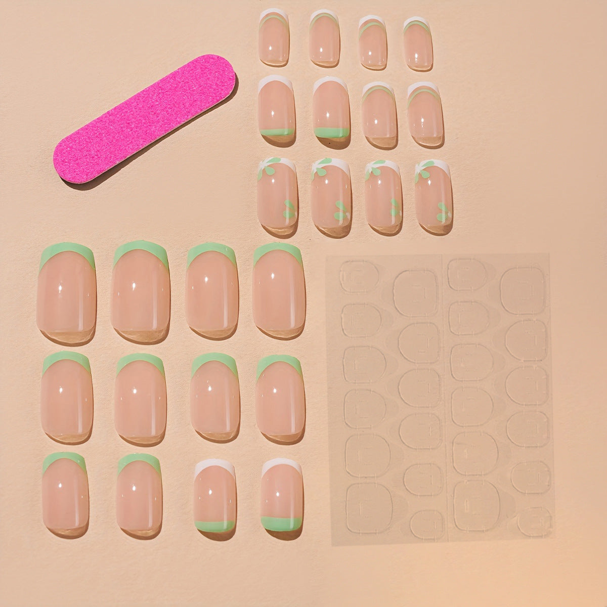 Kunstnagelset mit eleganten French Tips Brehn