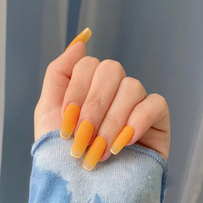 Kunstvolle Nagelverlängerungen im modernen Ombre-Stil Brehn