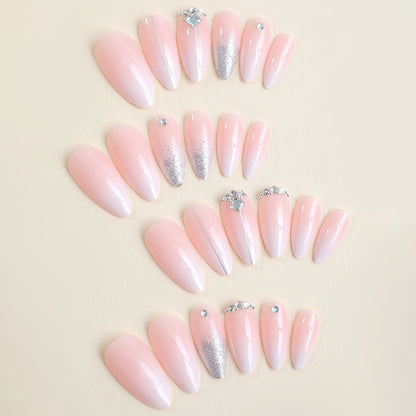 Kunstnagelset mit eleganten Glitzer- und Strassakzenten Brehn