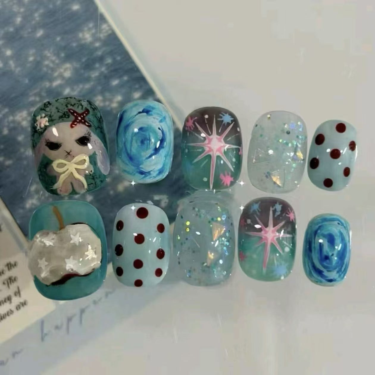 Künstlerische Press-On Nageldesigns Brehn