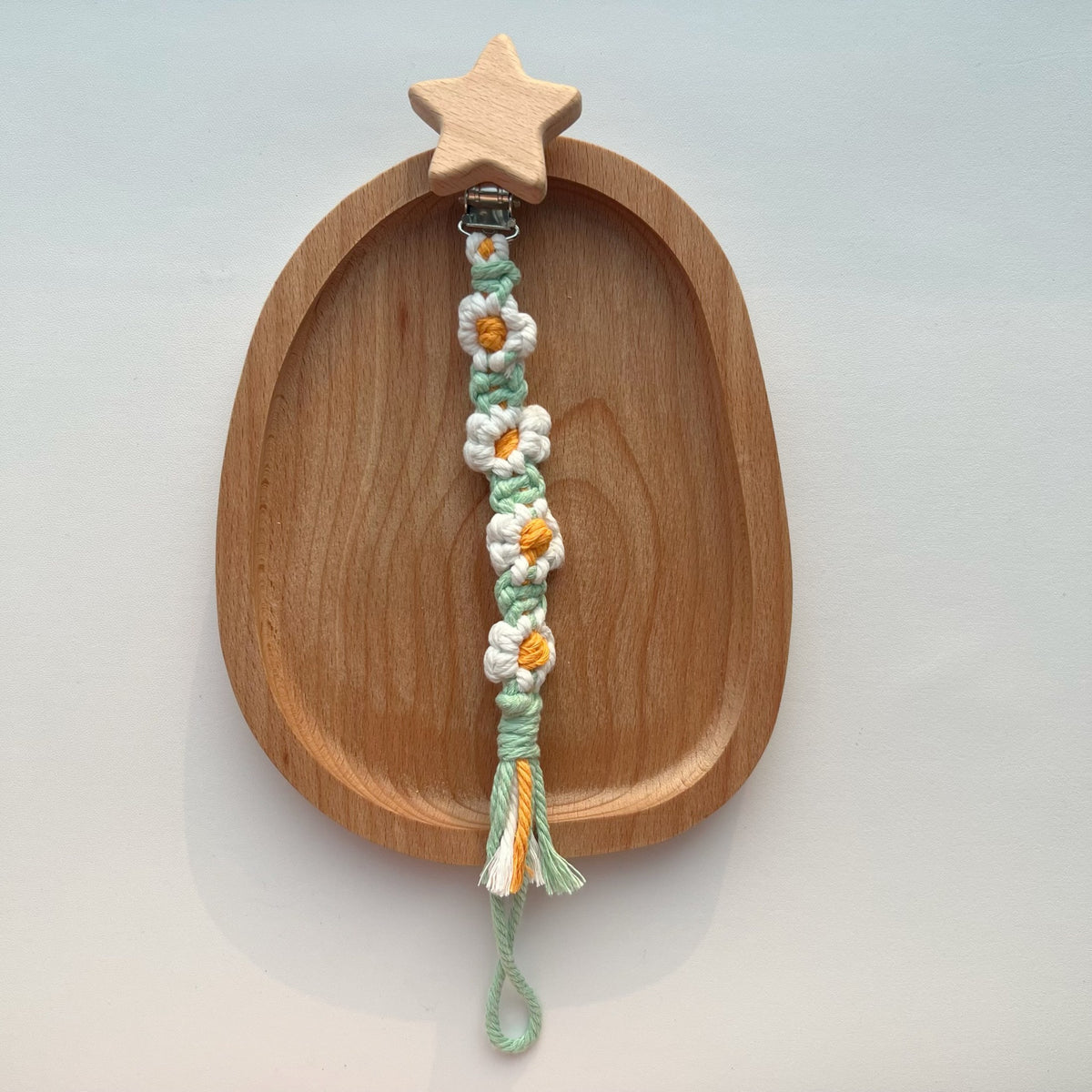 Makramee Kinderwagen- und Schnuller-Lanyard mit Holzstern-Clip