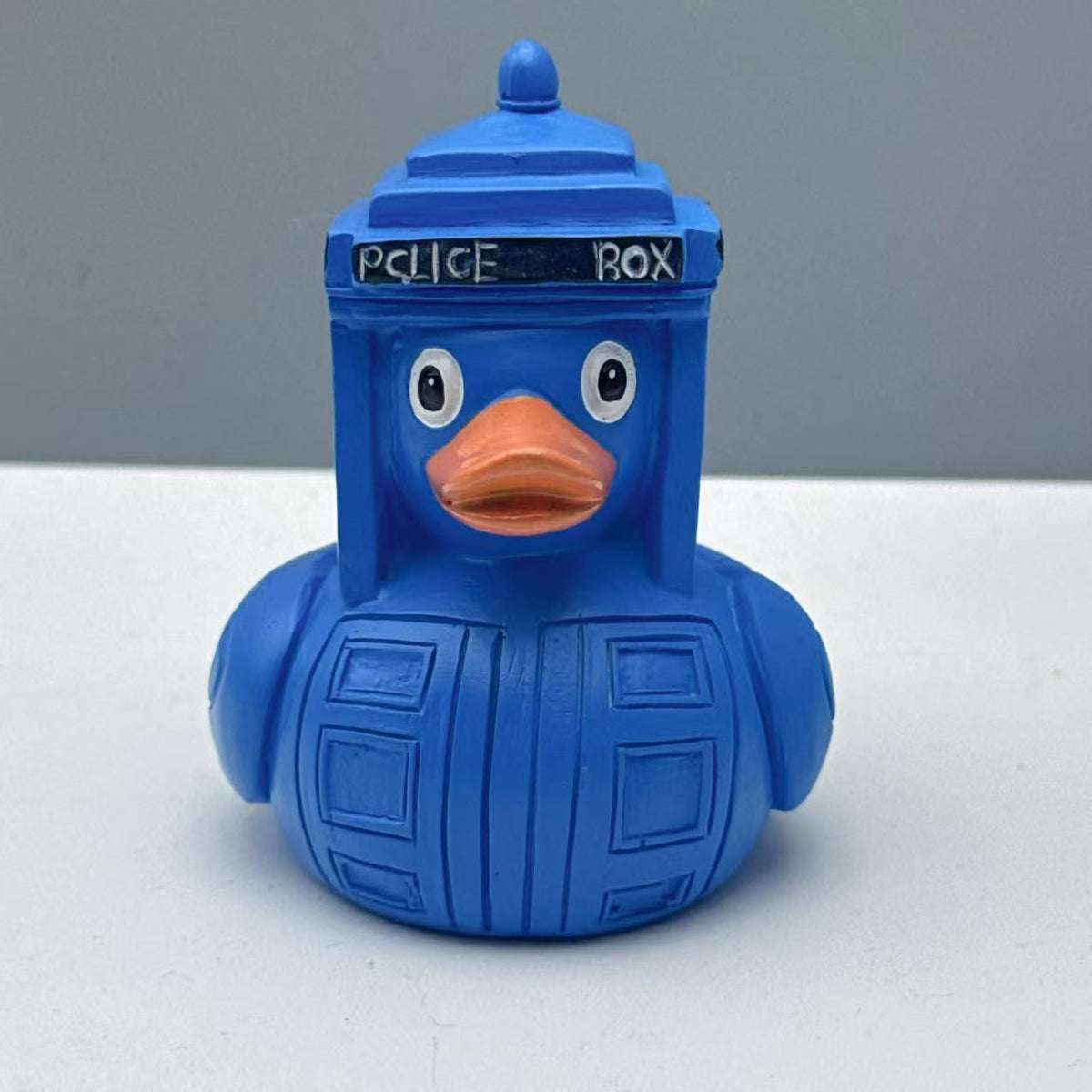 Spielerische Gummiente im Polizeidesign Brehn