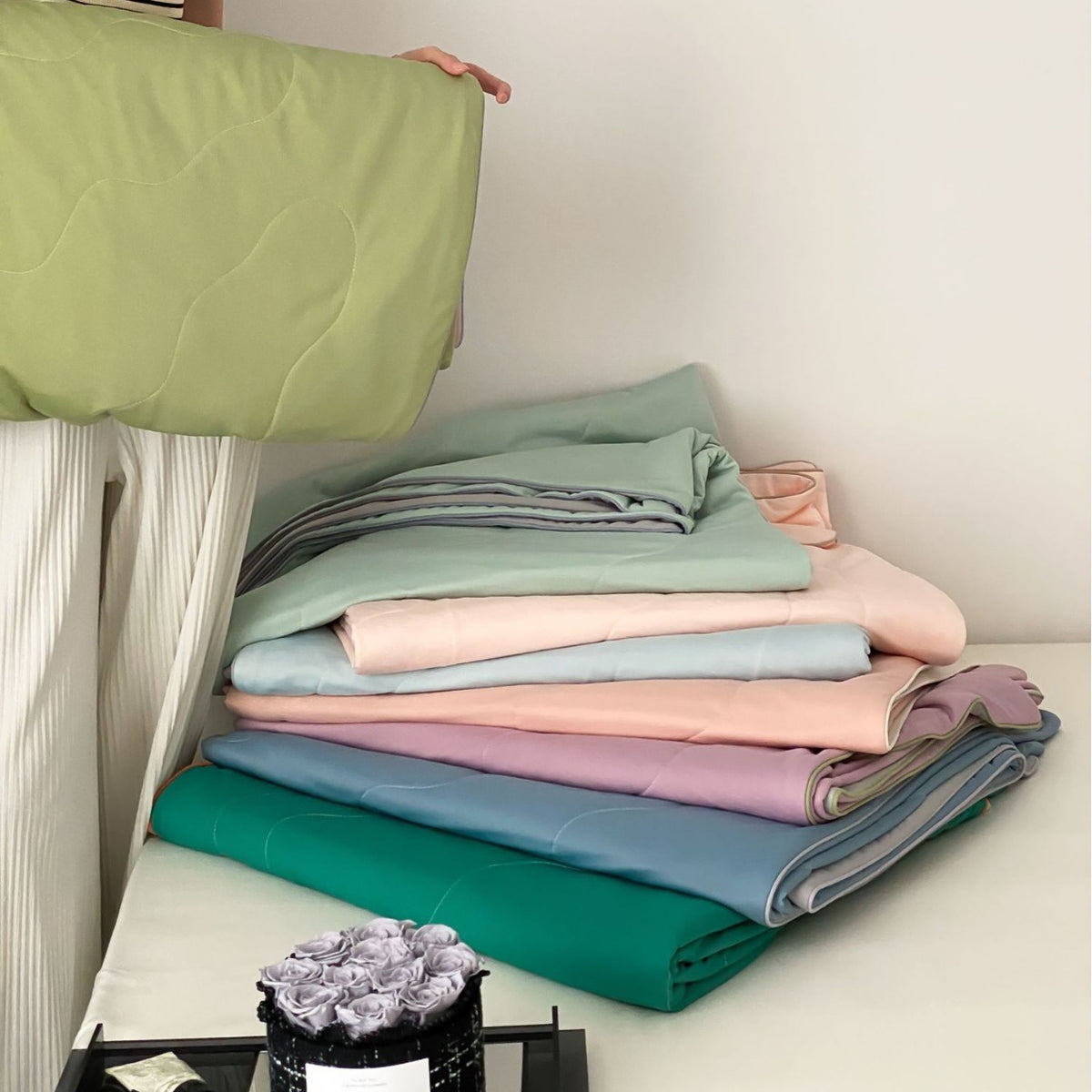 Leichte Wendbare Sommer-Steppdecke mit kühlender Mikrofaserfüllung Brehn