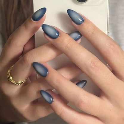 Stiletto Kunstnägel mit mattem Ombre-Design Brehn
