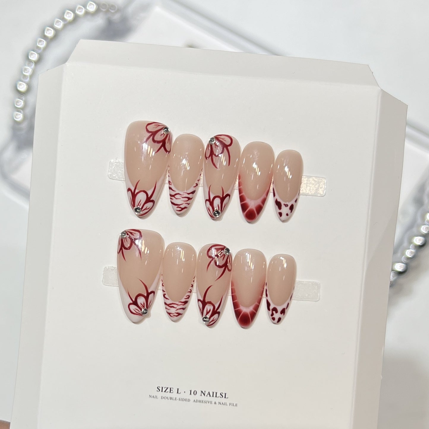 Künstlerisches Floral Press-On Nageldesign Set Brehn