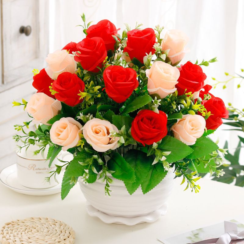 Lebendige künstliche Blumenarrangement