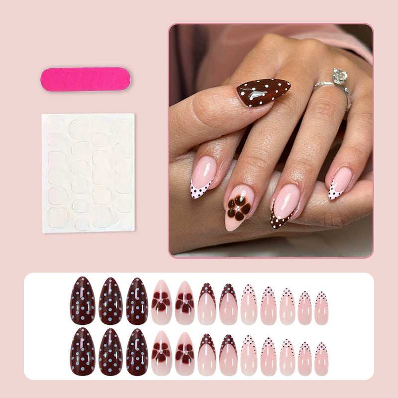 Kunstnagelset mit süßen Schokoladen- und Blumenmotiven Brehn
