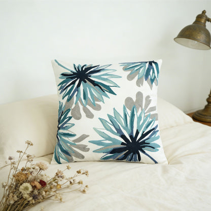 Besticktes Blumenakzentkissen