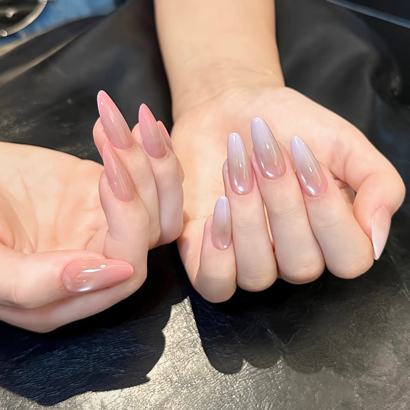 Glänzende Stiletto Press-On Nägel mit Ombre-Finish Brehn