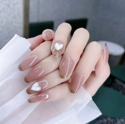 Dekoratives Press-On Nail Set mit Herzdesign Brehn