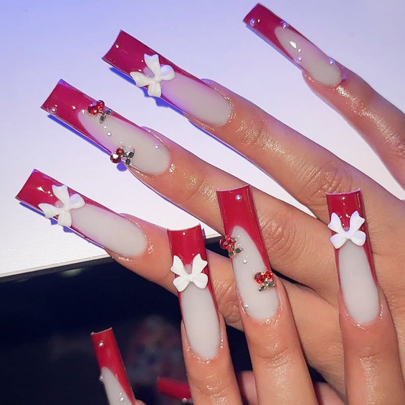 Kreatives Nagelset mit festlichen Kirschmotiven Brehn