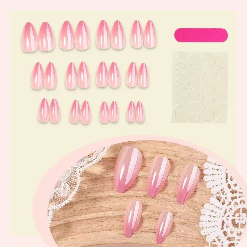 Kunstnagelset mit elegantem hochglänzenden Design Brehn