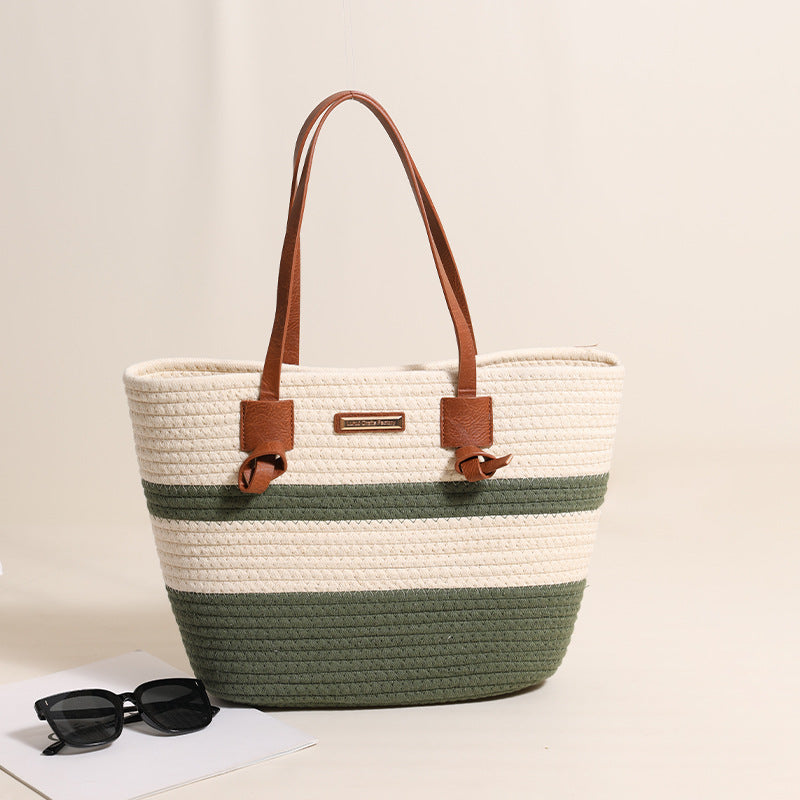 Damen Handtasche aus strukturiertem Naturmaterial mit braunen Lederriemen Brehn