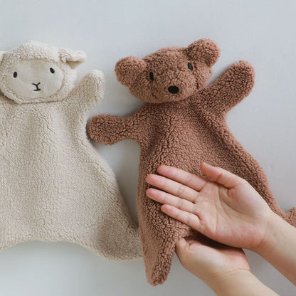 Handgefertigter Organic Cotton Langbein Bunny Plüsch mit besticktem Overall