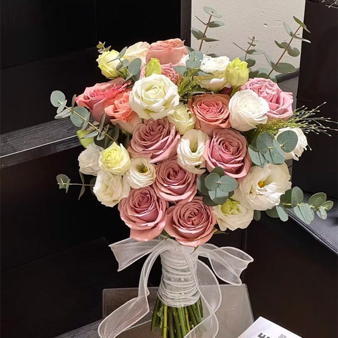 Luxuriöser floral Brautstrauß