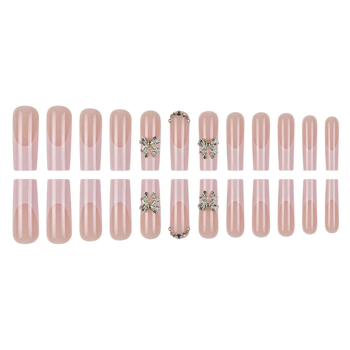 Kunstnagelspitzen mit glamourösen Blütenverzierungen Brehn