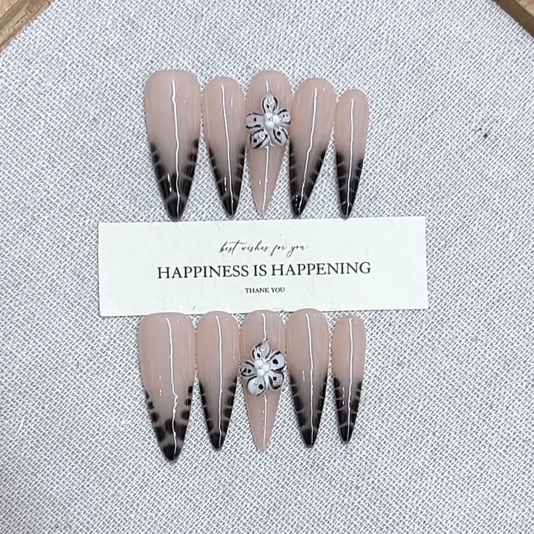Elegante Stiletto Press-On Nagelset mit floralem Design Brehn