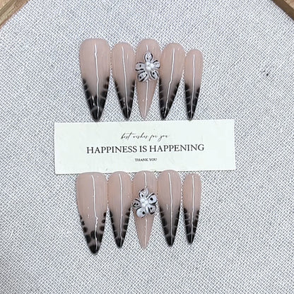 Elegante Stiletto Press-On Nagelset mit floralem Design Brehn