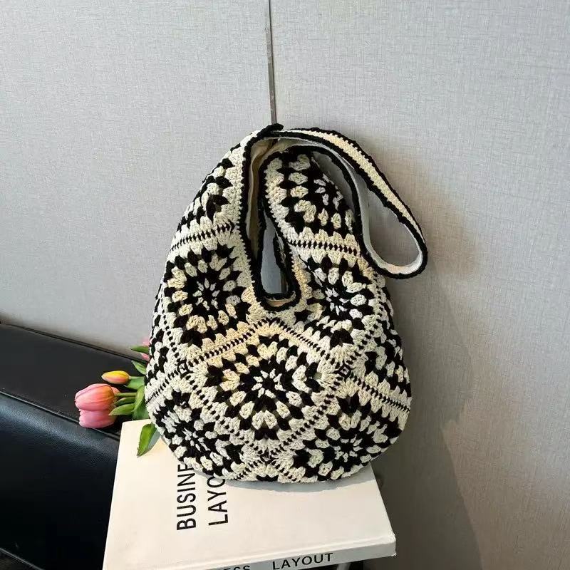 Handgeknüpfte Schultertasche mit Floralen Motiven Brehn