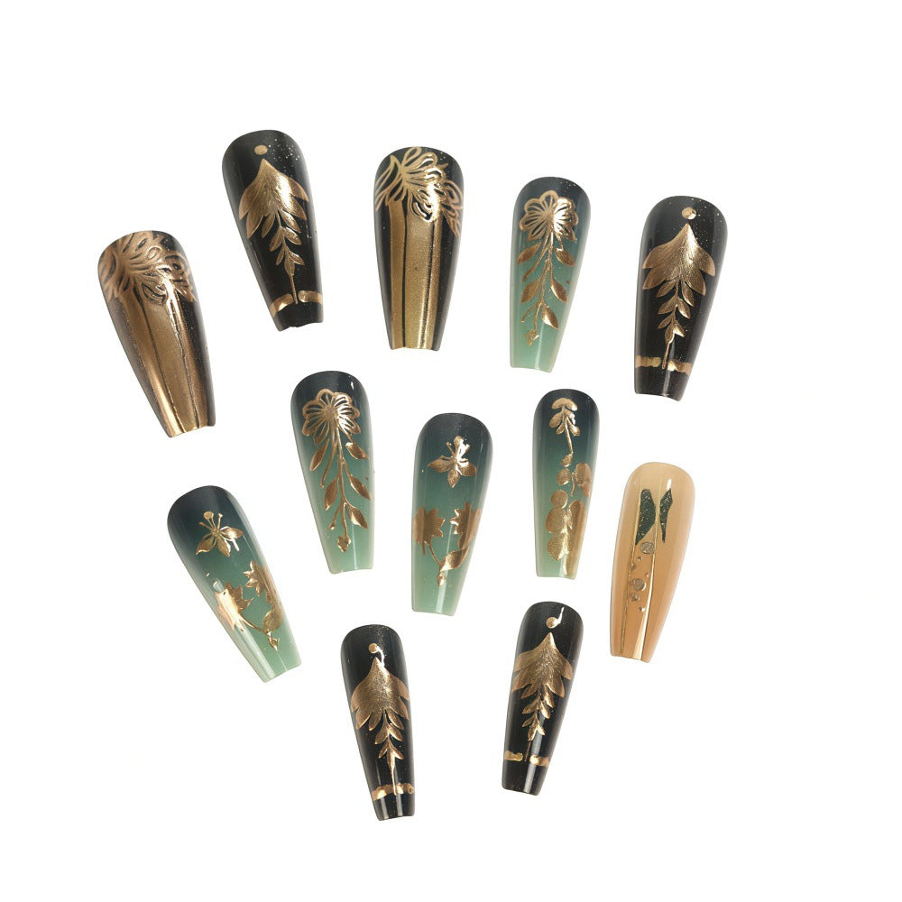 Kunstnägel mit floralem Goldverzierungen Brehn