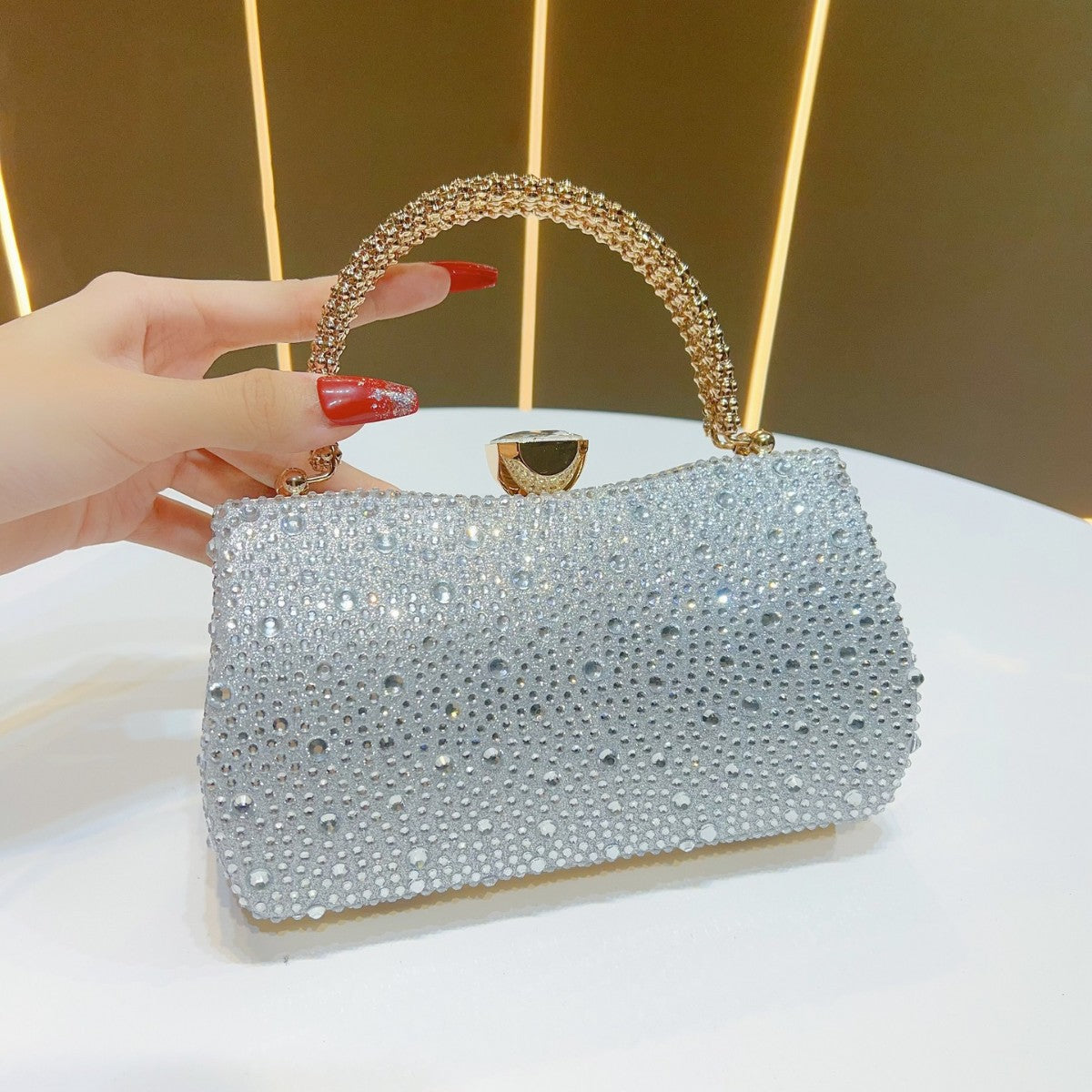 Elegante mit Strass verziertes Clutch
