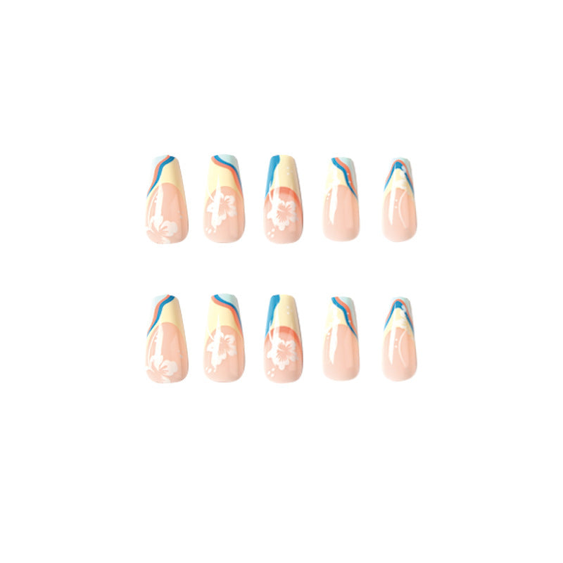 Kunstvolle Nagelkunst mit floralen Akzenten und kreativen Farbschichten Brehn