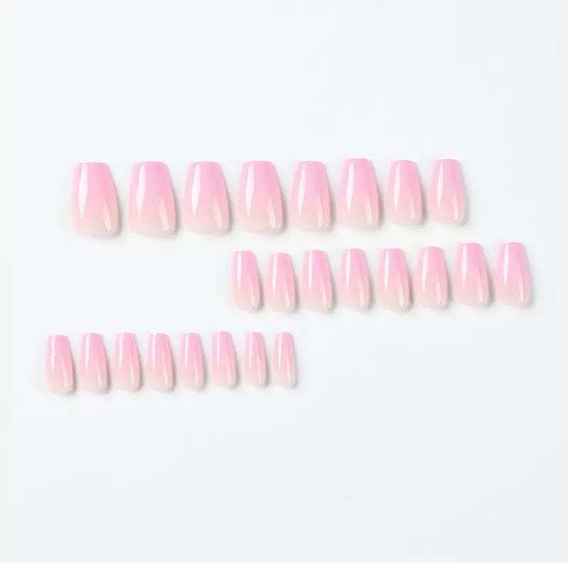 Kunstnagelset mit eleganten Farbverlauf und modernem Design Brehn