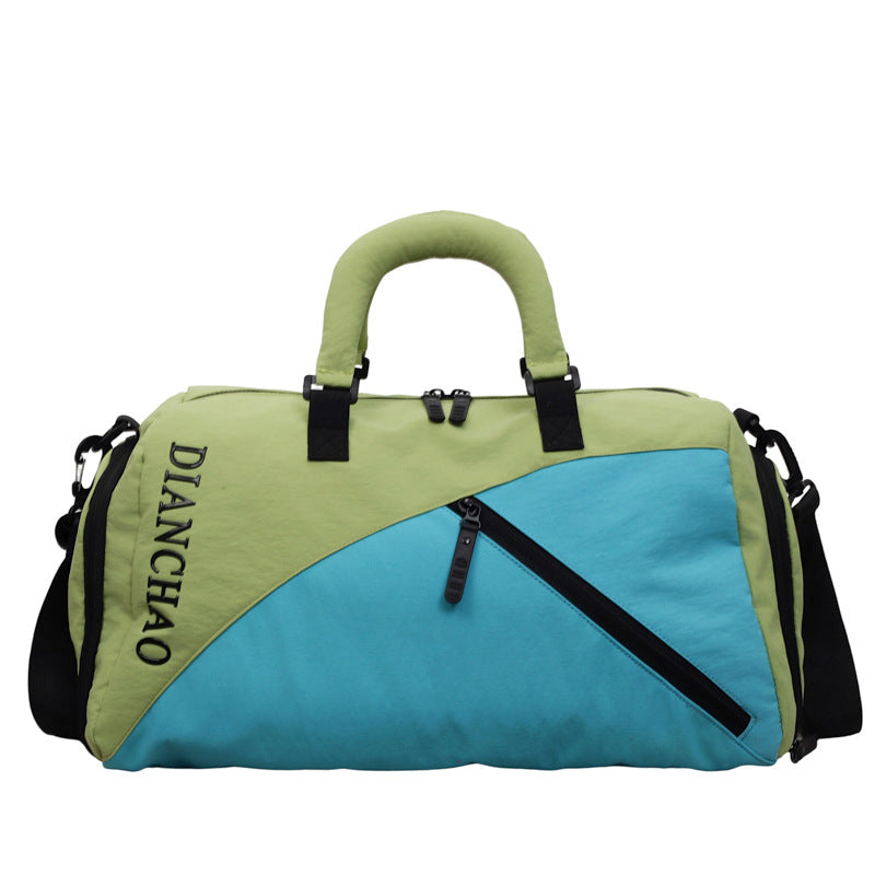 Sportliche Reisetasche Mit Verschiedenen Fächern Und Strapazierfähigem Material Brehn