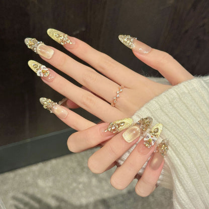 Dekorativer Press-On-Nagelsatz mit Strassakzenten