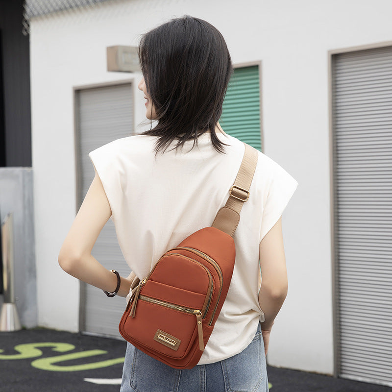 Stylischer Sling-Rucksack mit mehreren Fächern