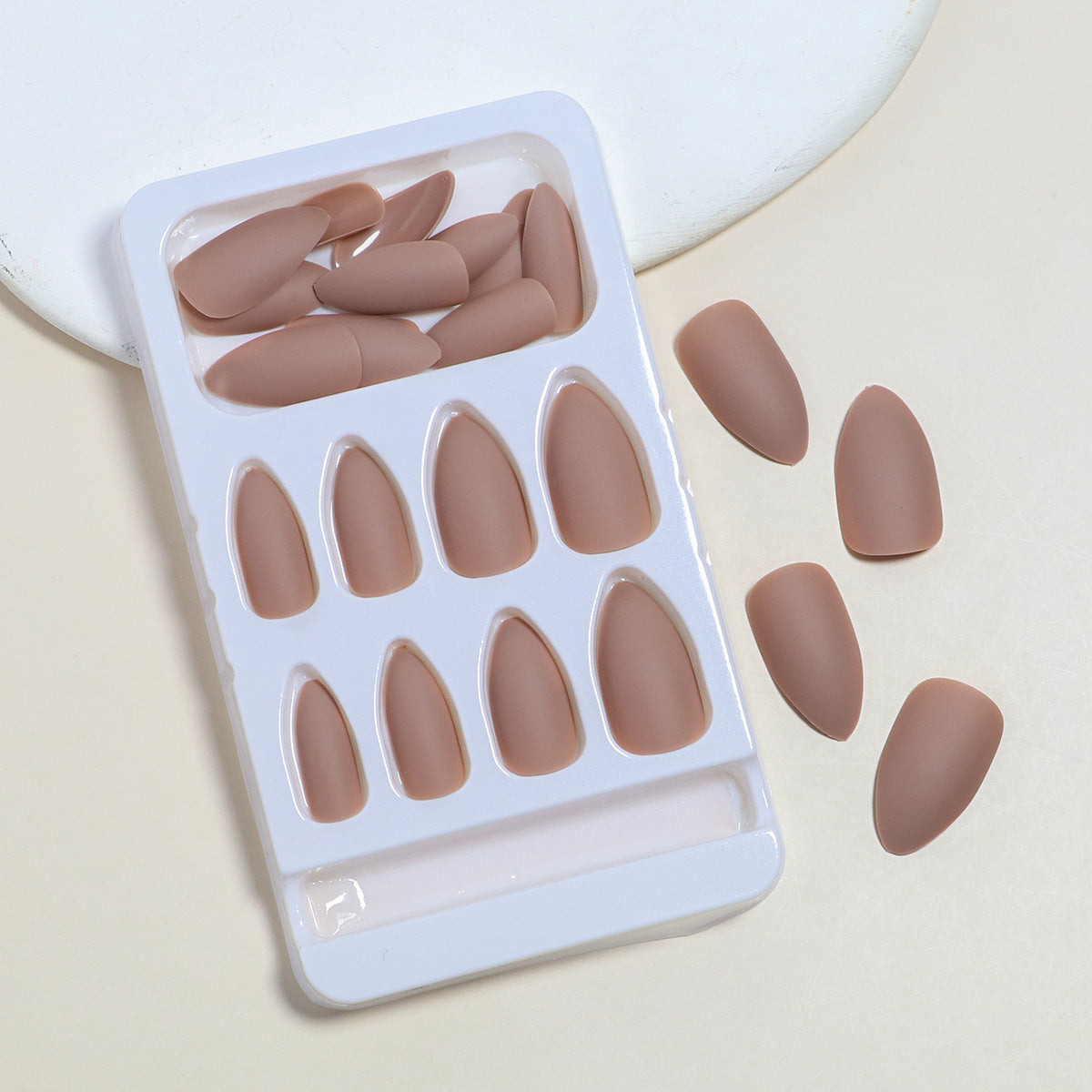 Matte Mandel-förmige Press-On Nagelspitzen Brehn