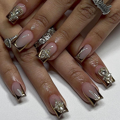 Kunstvolle Nagelverlängerungen mit Goldakzenten Brehn