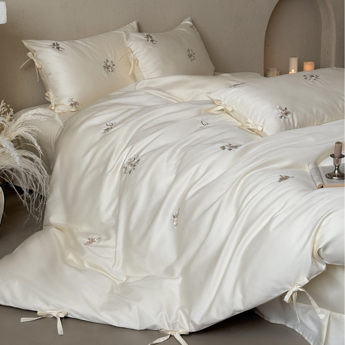 Satin-Feel Bestickte Bettwäsche Set mit Bindeschließen und Kissenbezügen