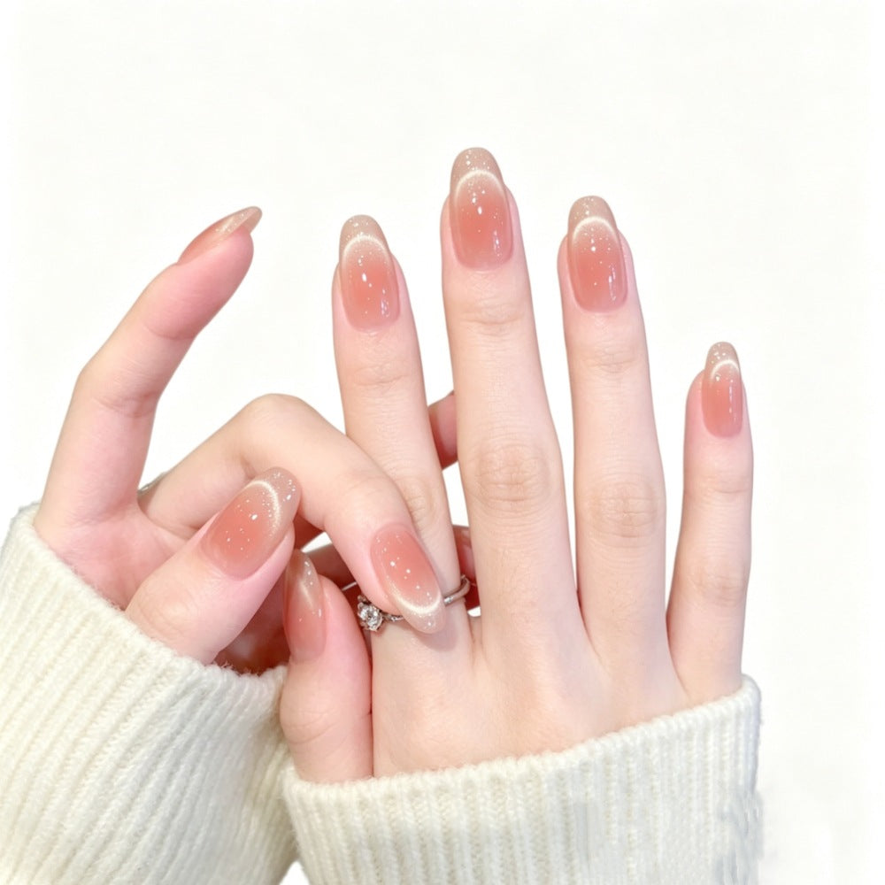 Kunstnägel mit Elegantem French-Tip Brehn