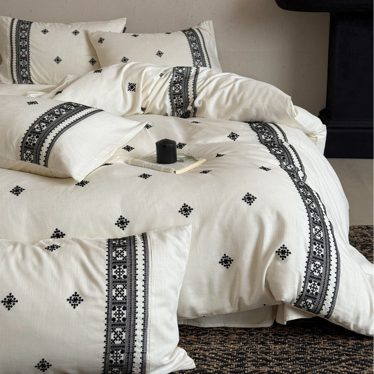 Handgestickte Boho Baumwoll-Leinen Bettdeckenbezug-Set mit dekorativem Rand und Umschlag-Kissenbezügen