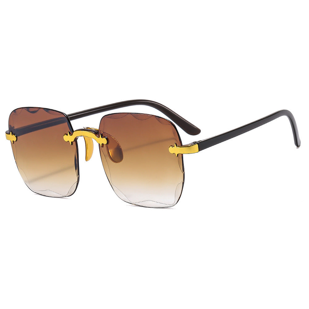 Damen oversized Sonnenbrille mit einzigartigen Designelementen Brehn