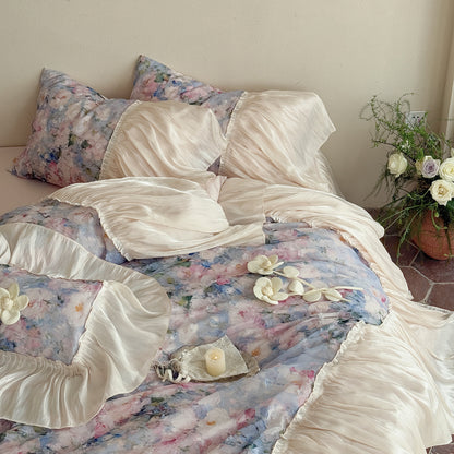 Romantische Bettwäschegarnitur aus Baumwoll-Satin mit Rüschenvolant und floralem Jacquard