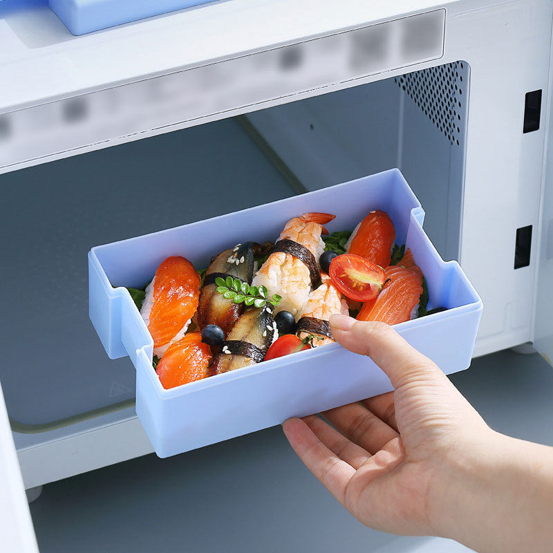 MehrschichtigeLunchbox mit integriertem Besteck