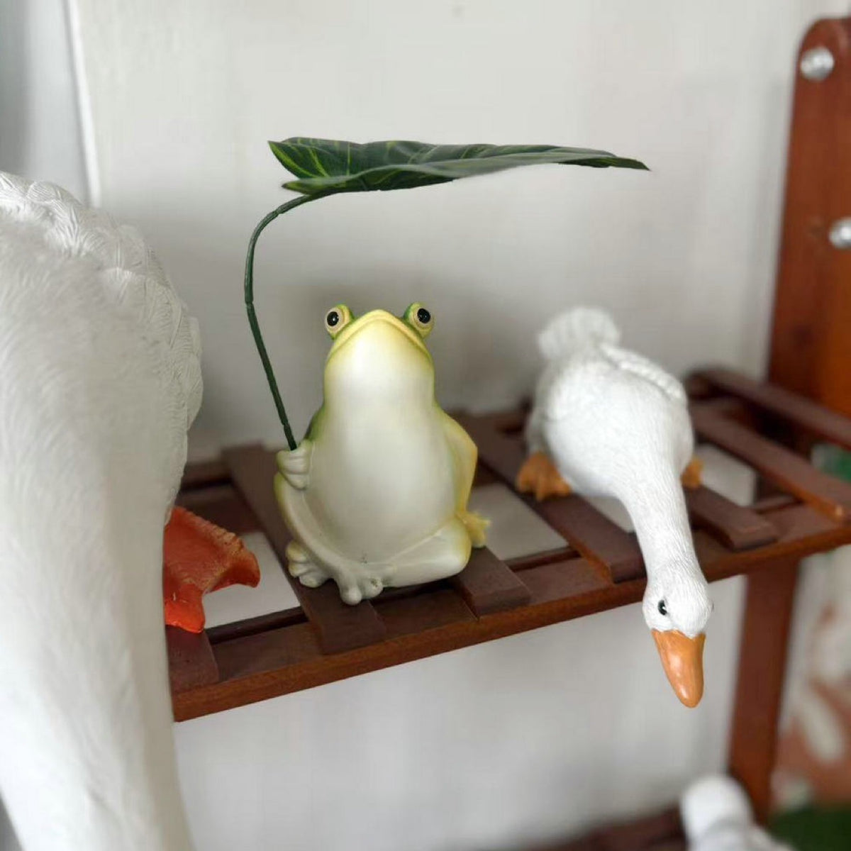 Verspielt Frosch Dekorationsfigur mit Blatt Brehn