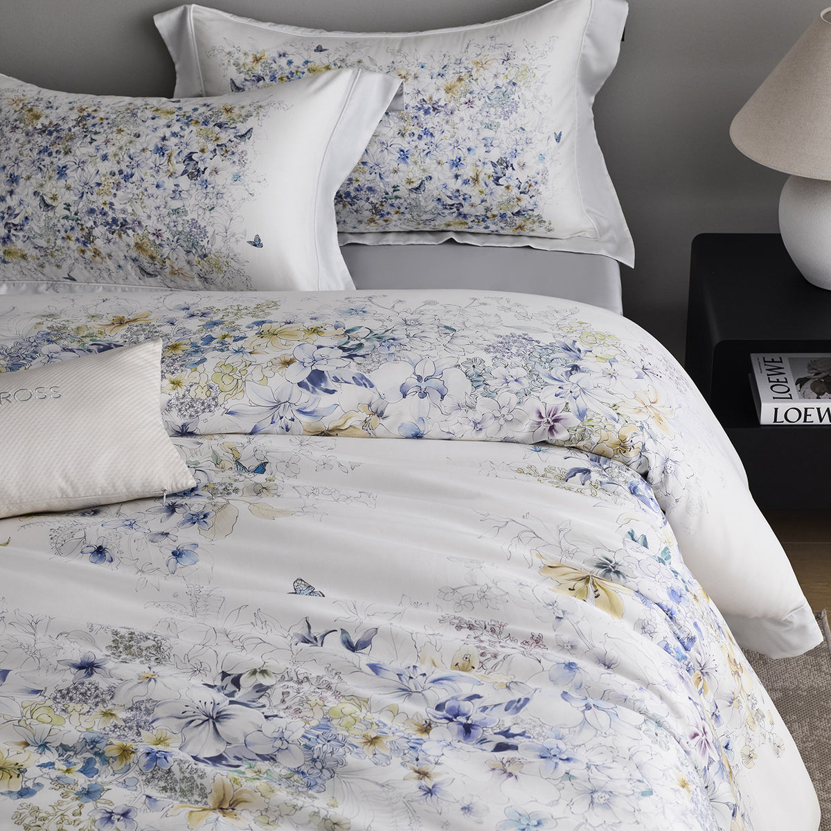 Bettwäsche-Garnitur aus Baumwollsatin mit feinem Aquarell-Blumenprint und Hotelverschluss Brehn