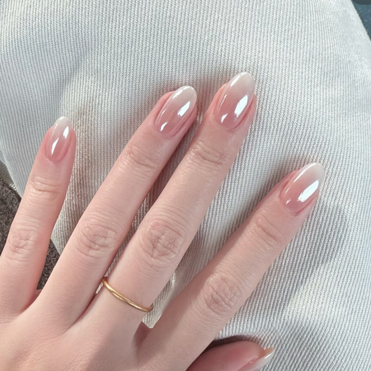 Elegante Kunstnägel mit floralen Akzenten Brehn