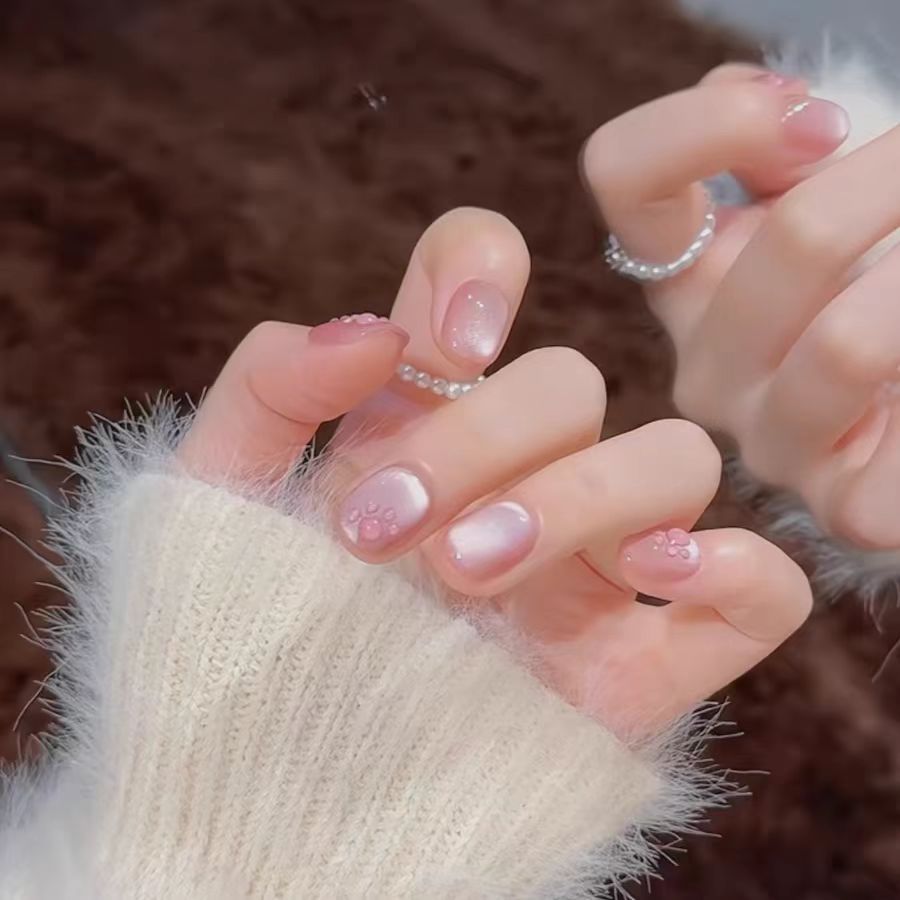 Künstlerisches Press-On-Nageldesign Brehn