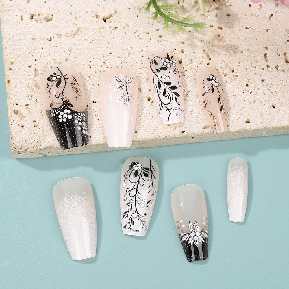 Kunstnägel mit elegantem Floral-Design Brehn