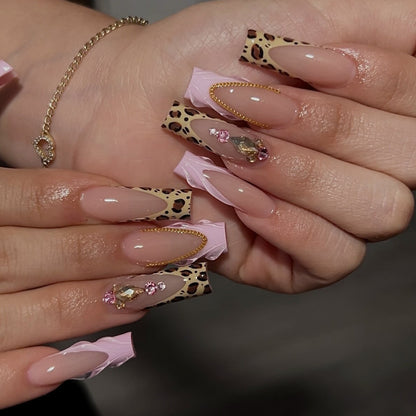 Elegante Stiletto Nagelkunstverlängerungen mit Leopardenmuster Brehn