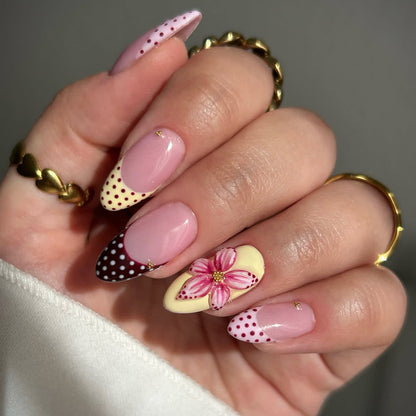 Künstlerische 3D-Blumenakzent-Nagelverlängerungen Brehn