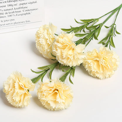 Realistischer Floralnelkenstrauß