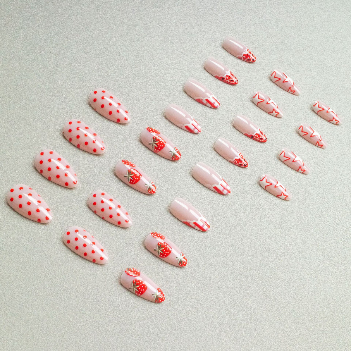 Kreatives Erdbeer-Gel-Nagelset